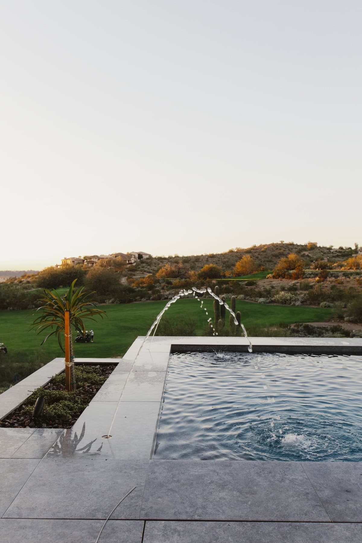 Water feature arc jet