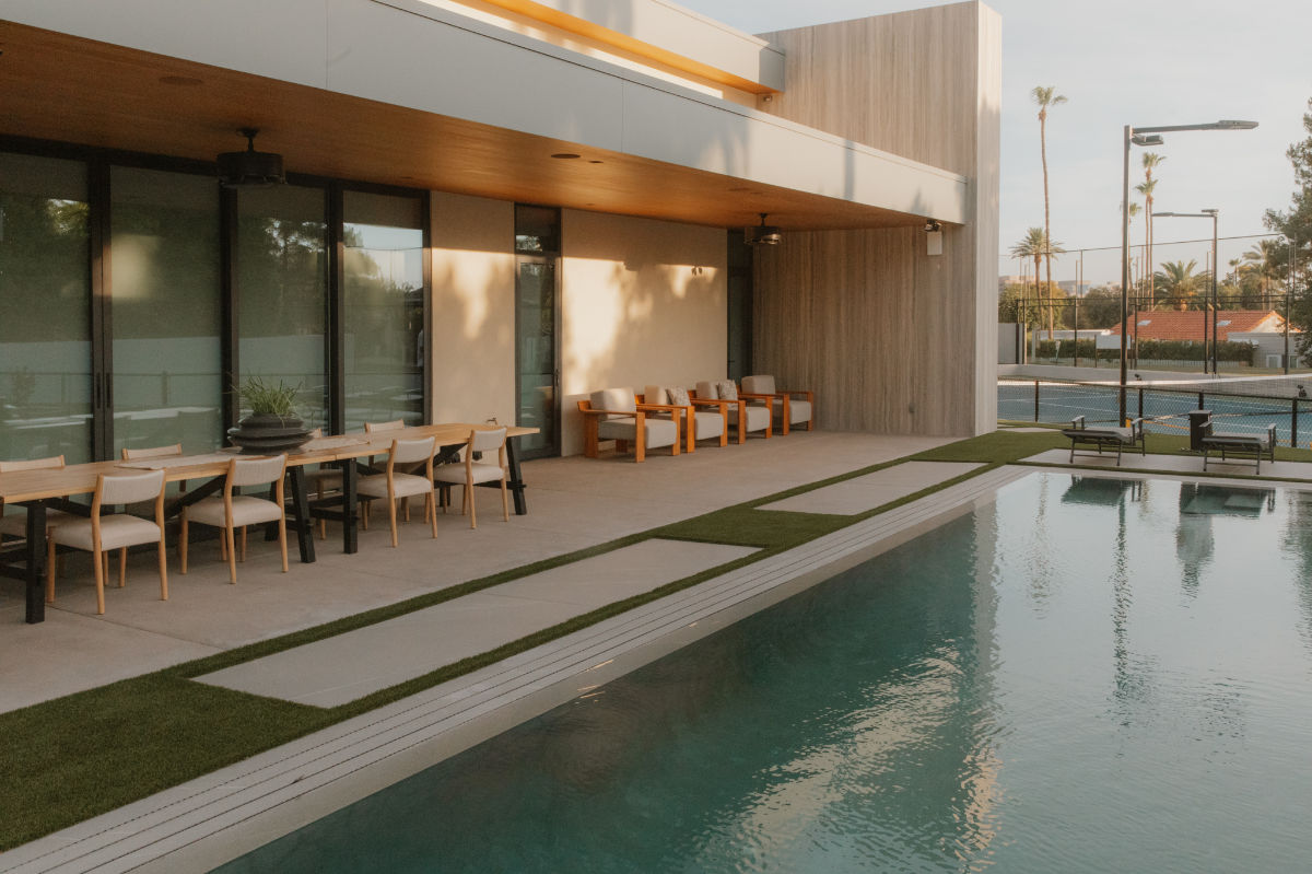 Infinity and negative edge pool